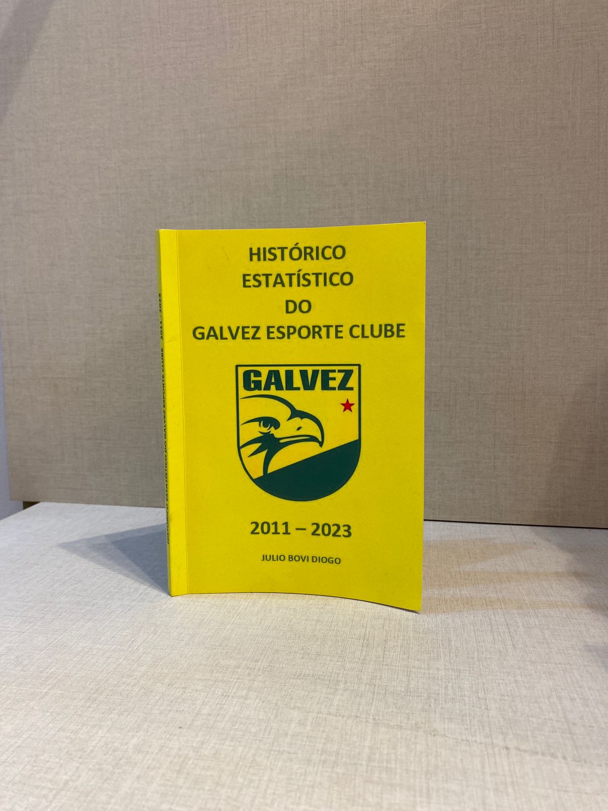 Livro sobre a história do Galvez